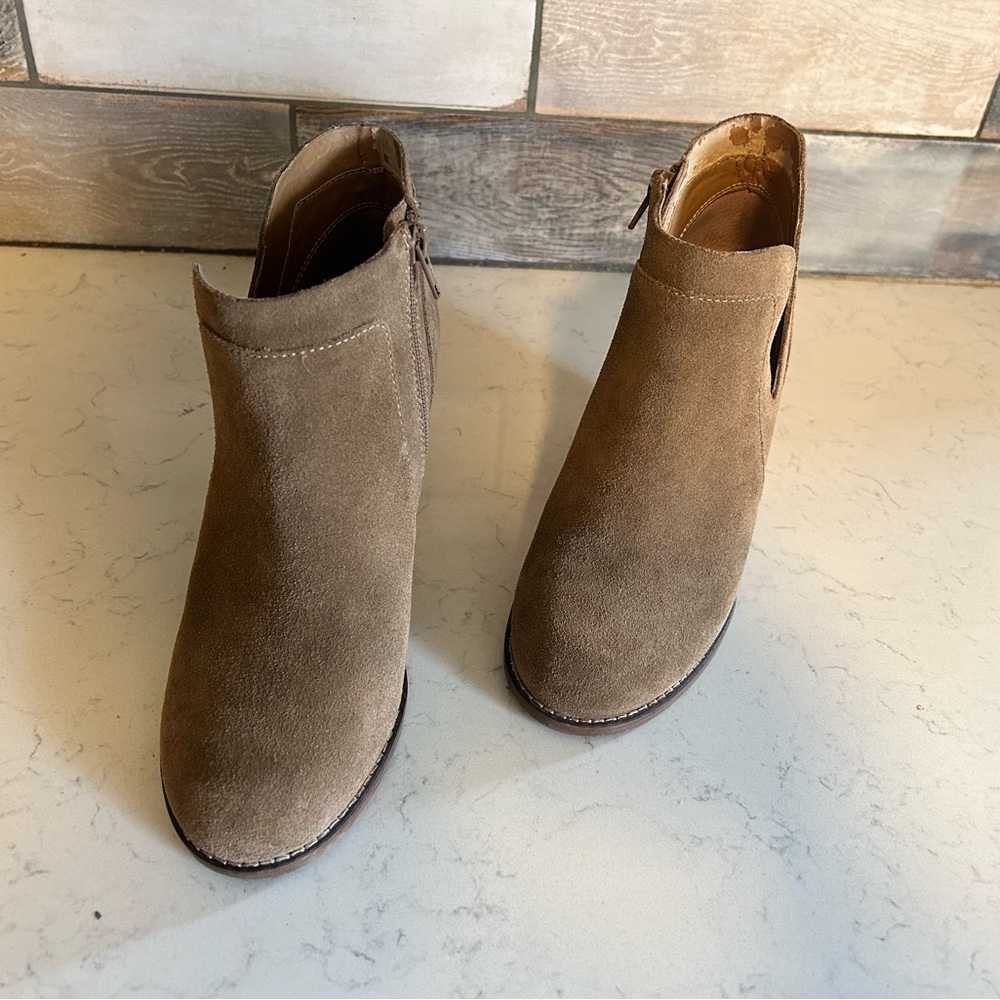 Lucky Brand Yabba Suede Tan Block Heel Wedge Ankle Boots 8.5/39 - Picture 5 of 14
